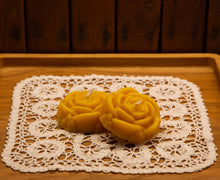 Load image into Gallery viewer, Rose Shaped Pure Beeswax Candles