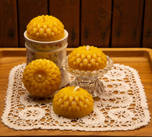 Load image into Gallery viewer, Dahlia Shaped Pure Beeswax Candles