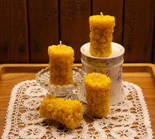 Load image into Gallery viewer, Flower Motif Pure Beeswax Candles