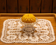 Load image into Gallery viewer, Dahlia Shaped Pure Beeswax Candles
