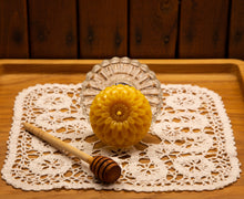 Load image into Gallery viewer, Dahlia Shaped Pure Beeswax Candles
